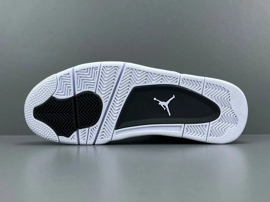 Air Jordan 4 Fear sneakers side view dark retro basketball shoes iconic design