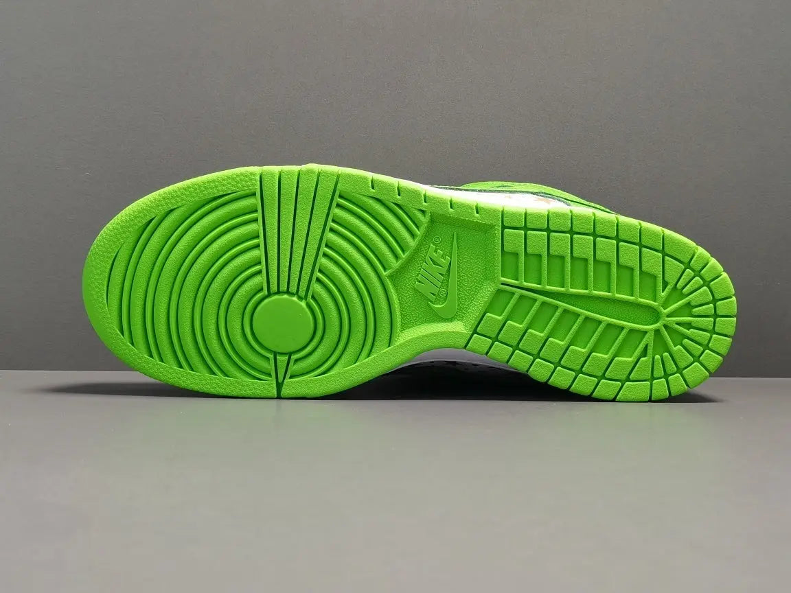 Nike SB Dunk Low Supreme Stars Mean Green skate shoes premium leather