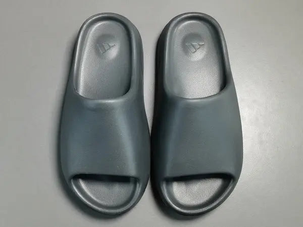 "adidas Yeezy Slide x Onyx – sleek all-black slide with soft EVA foam, minimalist design, and ridged outsole for comfort and grip."