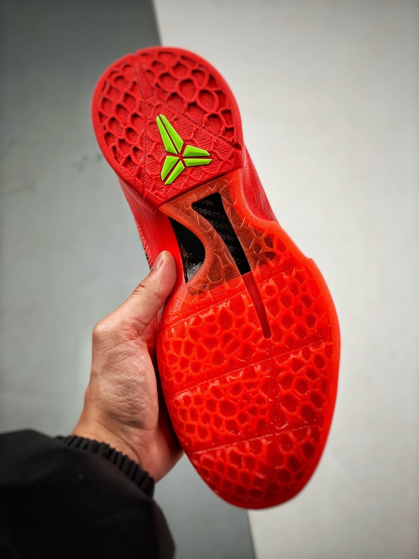 Nike Kobe 6 Protro Reverse Grinch basketball shoes green and black festive design
