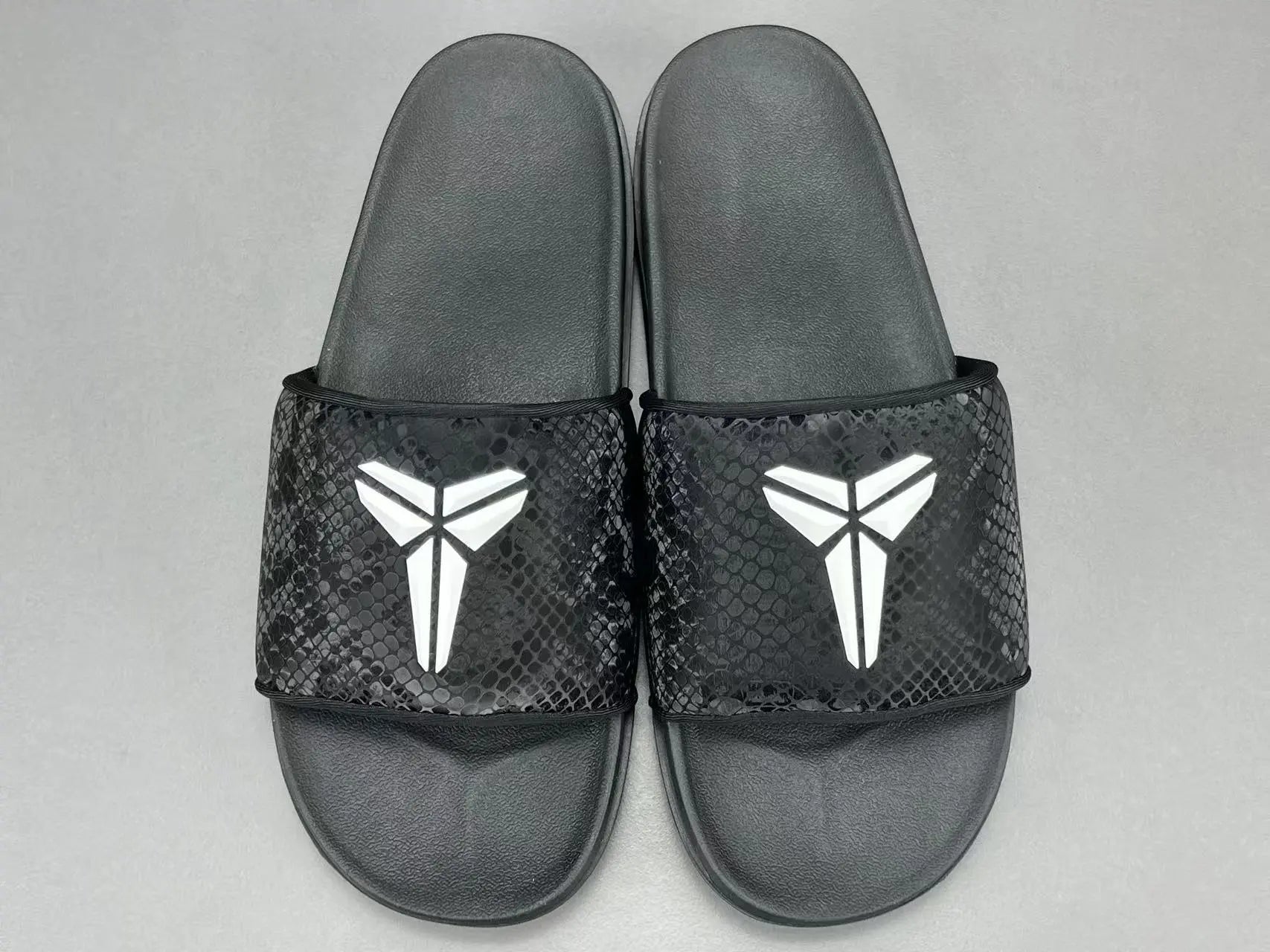 Nike Kobe Offcourt Slide Black comfortable basketball slides casual sportswear footwear mens
