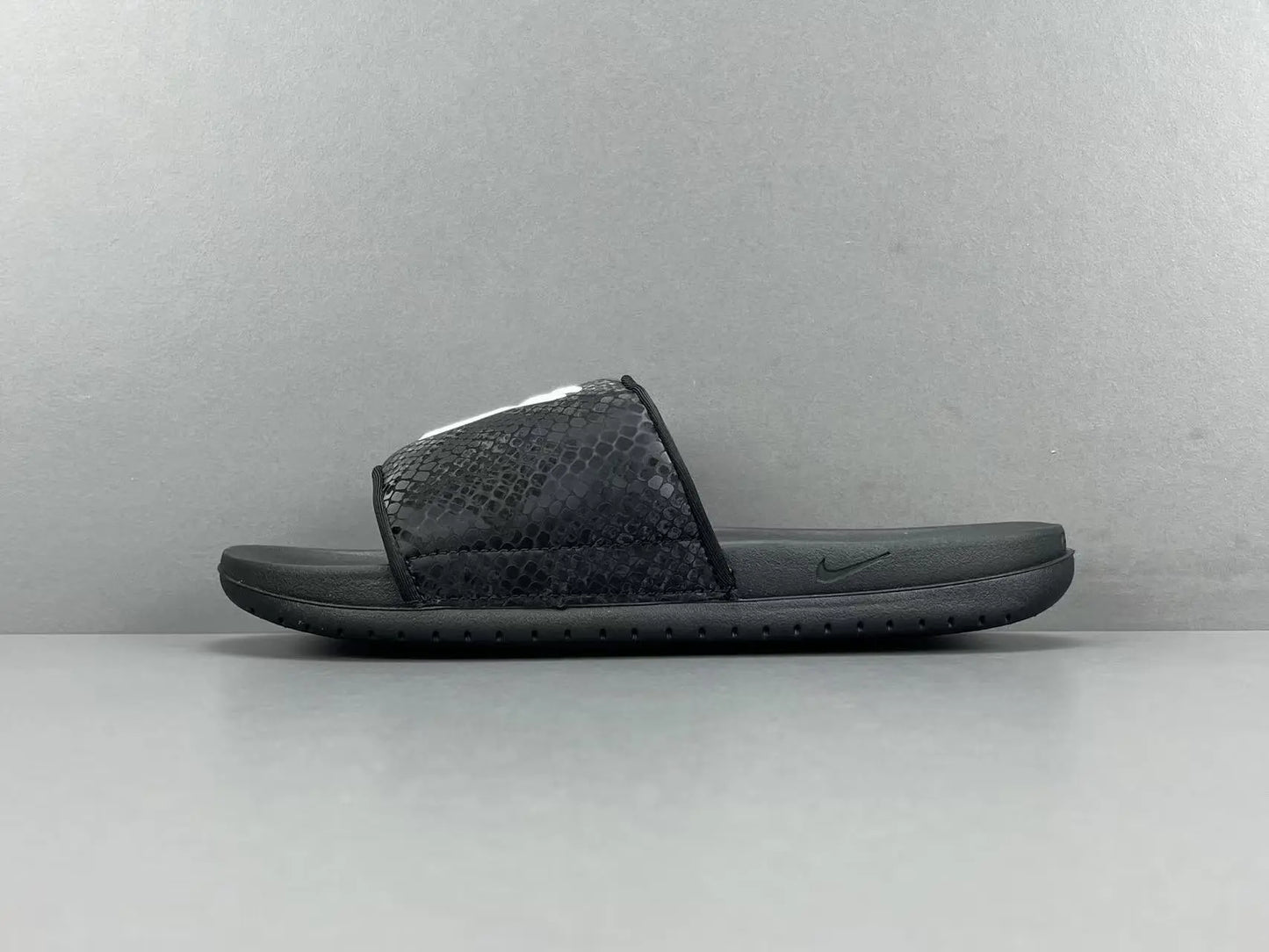 Nike Kobe Offcourt Slide Black comfortable basketball slides casual sportswear footwear mens
