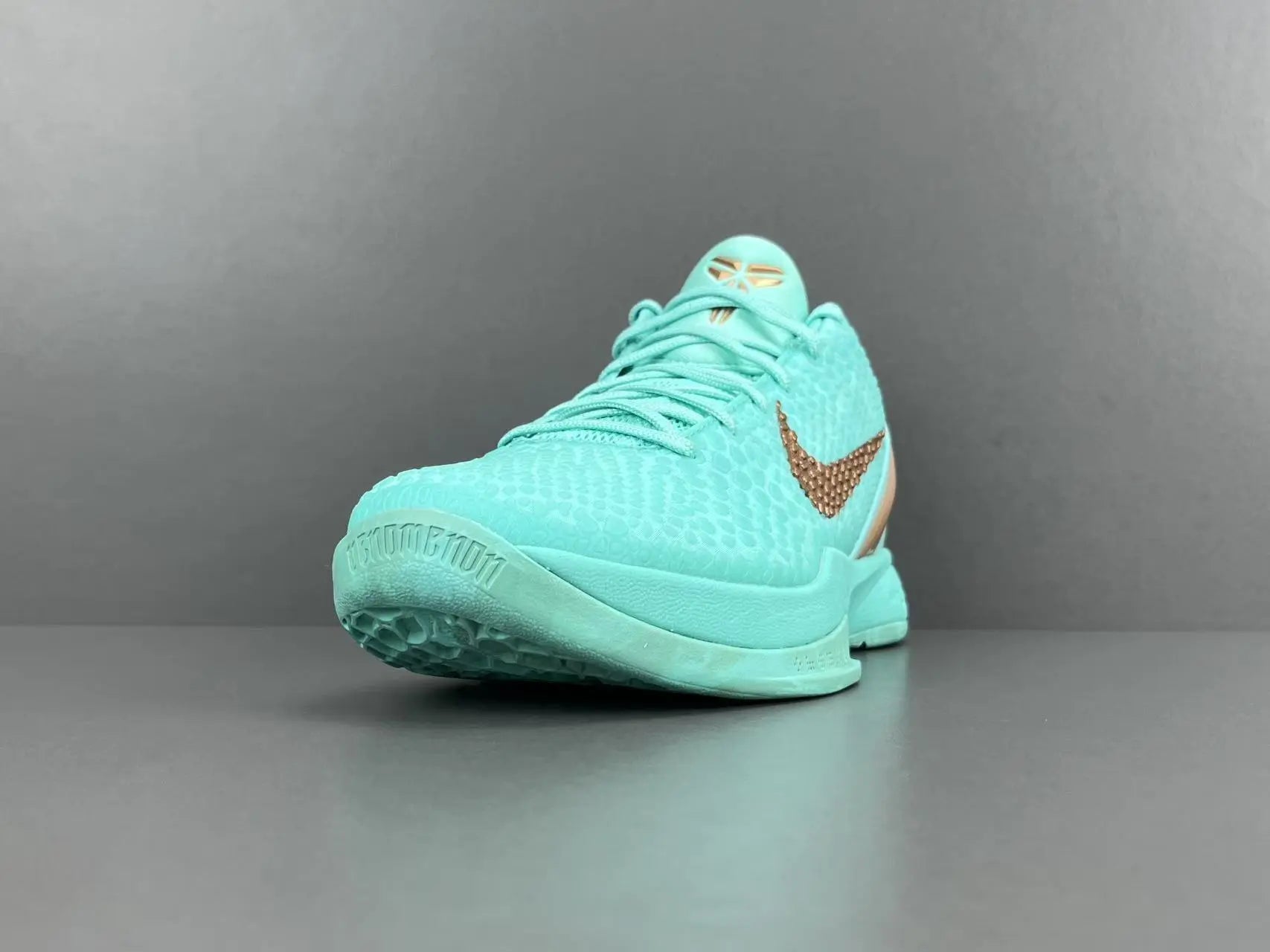 Nike Kobe 6 Protro Jalen Brunson Statue of Liberty basketball shoes green and metallic design
