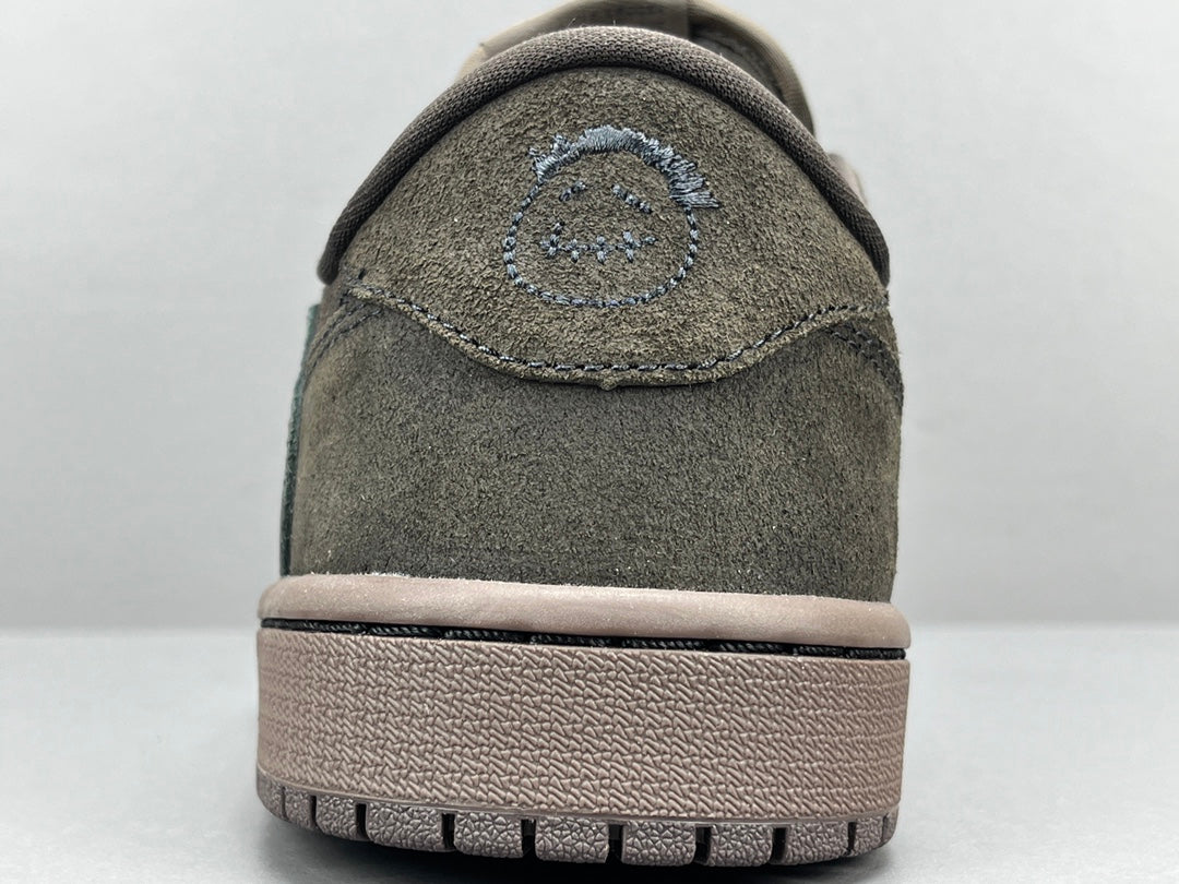 "Jordan 1 Retro Low OG SP x Travis Scott Velvet Brown – low-top sneaker with reverse Swoosh, suede upper in brown tones, and vintage-inspired details."