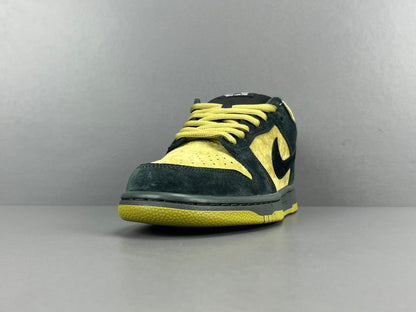 Nike SB Dunk Low x Supreme 94 Camper Green sneaker premium leather
