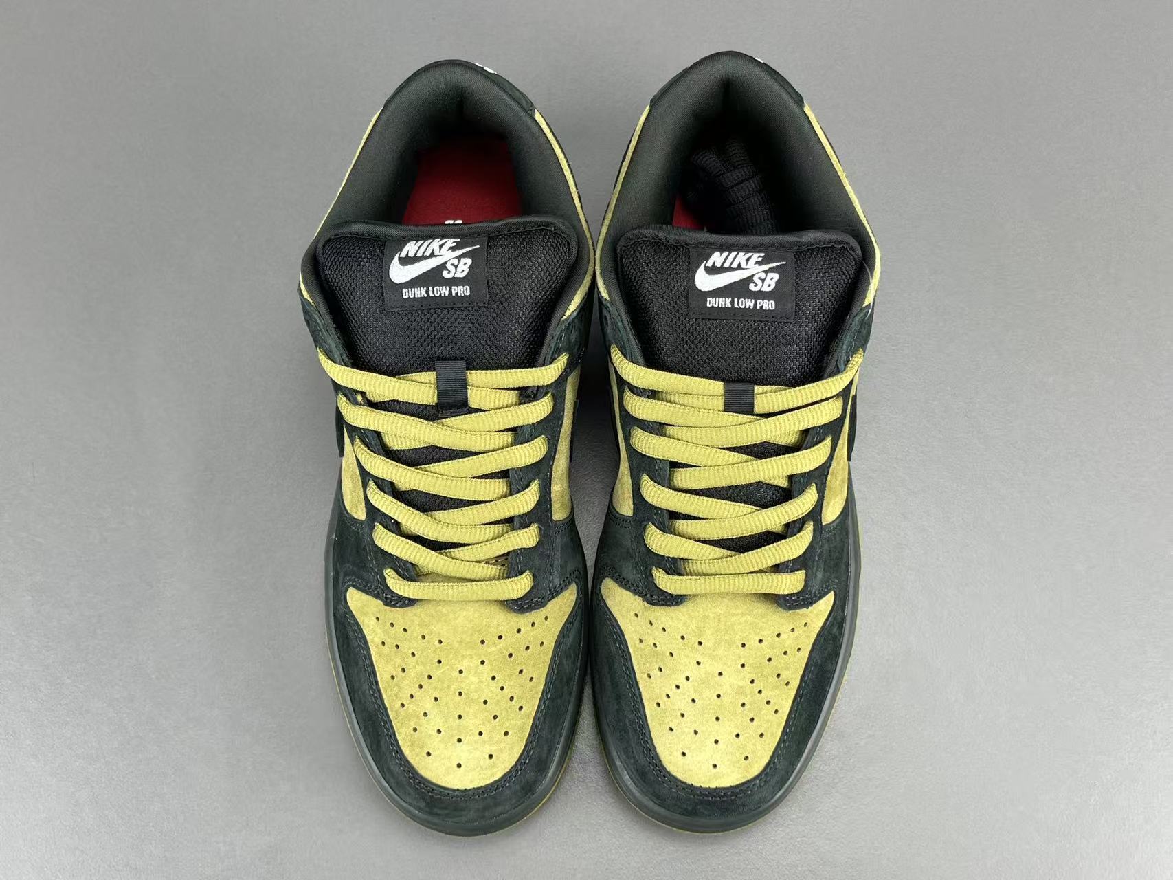 Nike SB Dunk Low x Supreme 94 Camper Green sneaker premium leather
