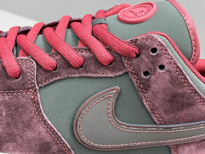 Nike SB Dunk Low Riot Skateshop collaboration skate shoes premium leather