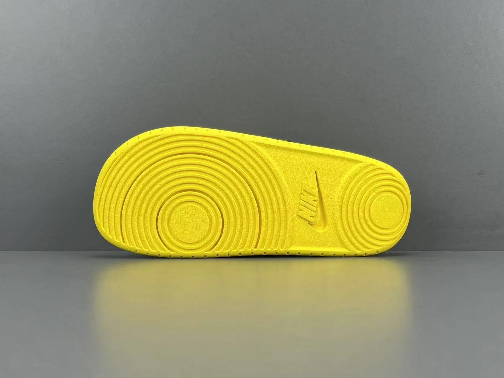 Nike Kobe Offcourt Slide Lightning yellow comfortable basketball slides casual sportswear footwear