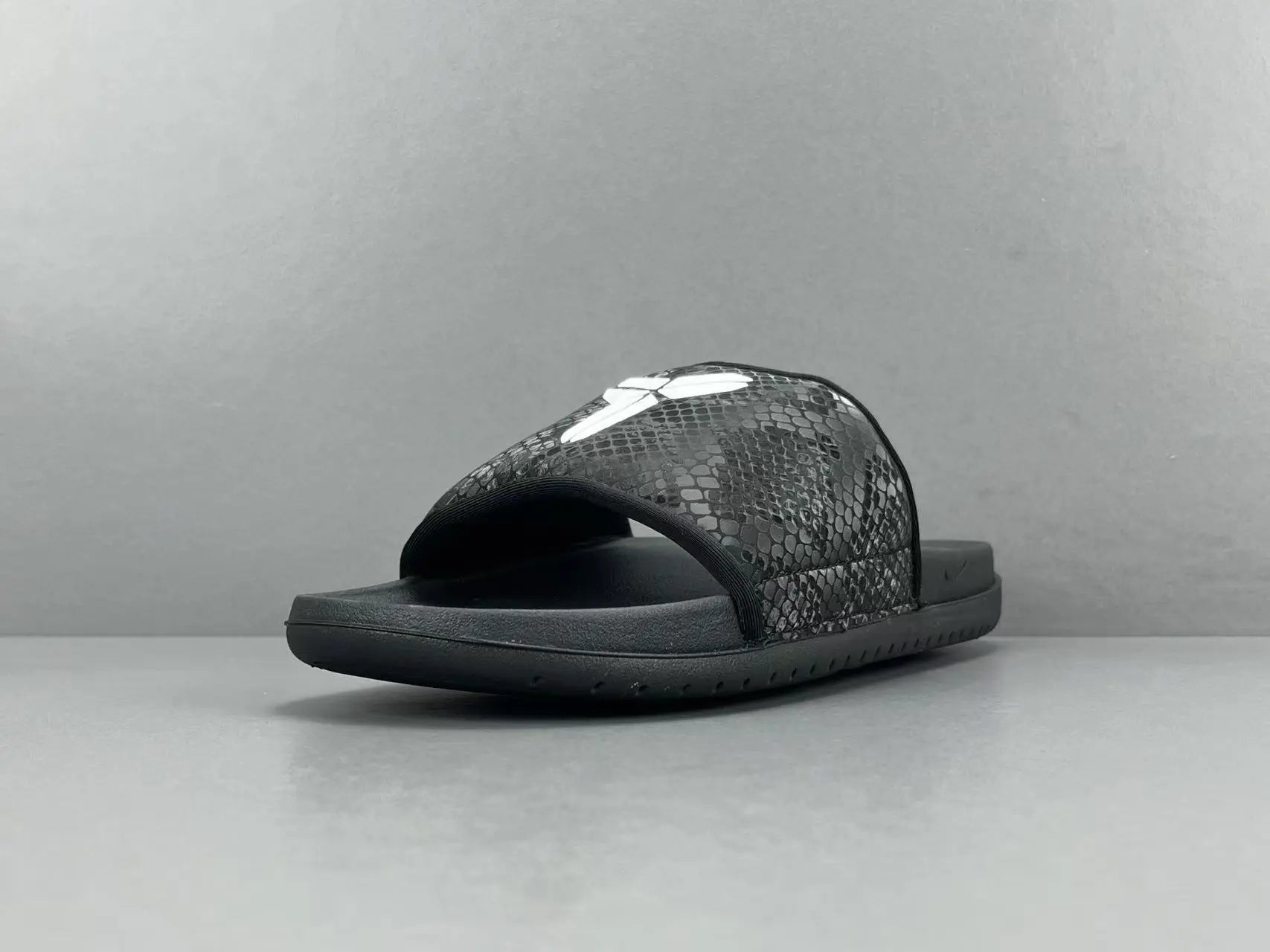 Nike Kobe Offcourt Slide Black comfortable basketball slides casual sportswear footwear mens
