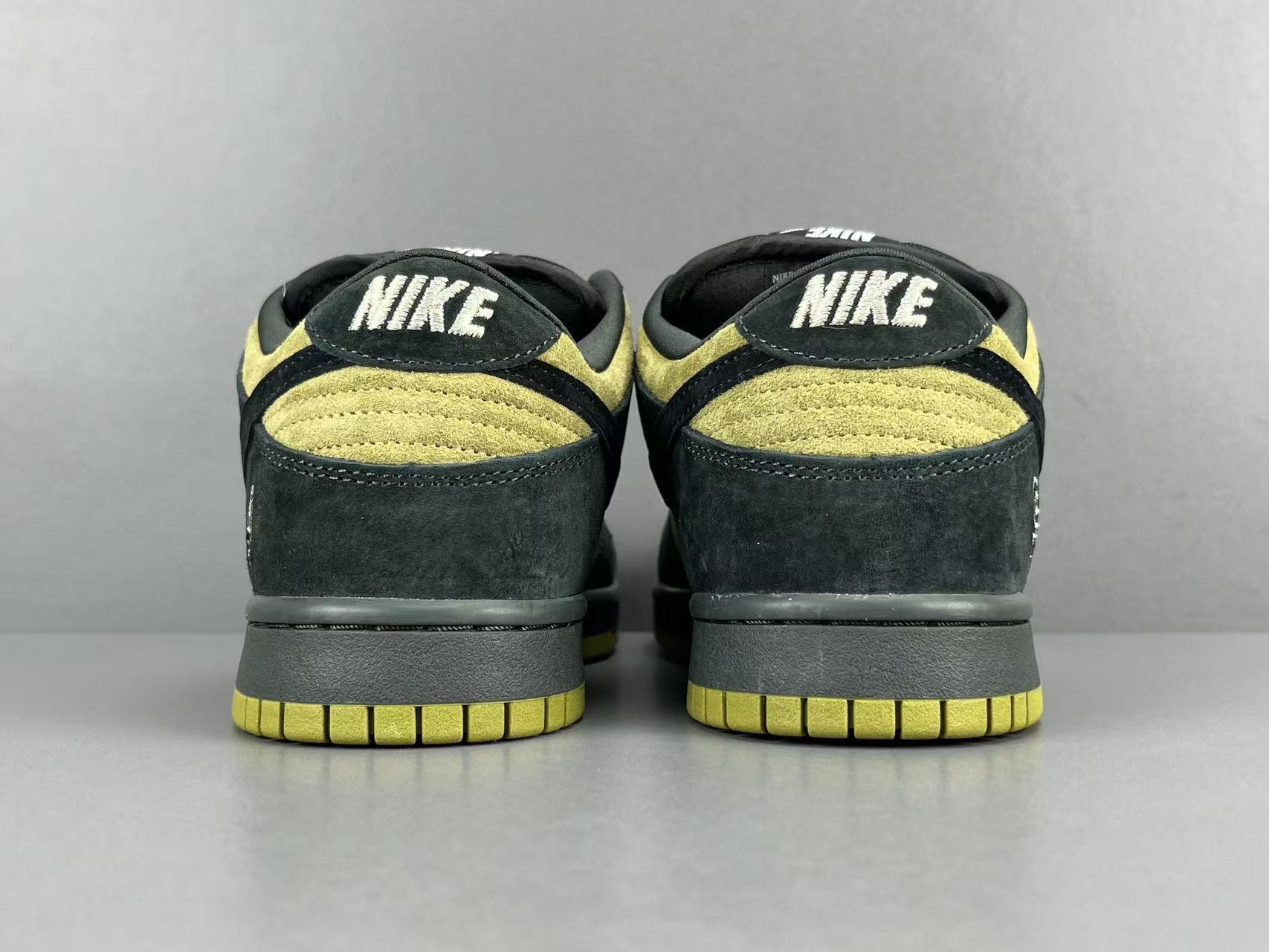 Nike SB Dunk Low x Supreme 94 Camper Green sneaker premium leather
