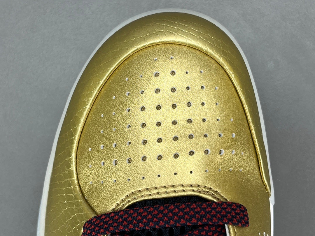 NIKE Kobe 4 Protro Gold Medal basketball sneaker, low-top, premium design