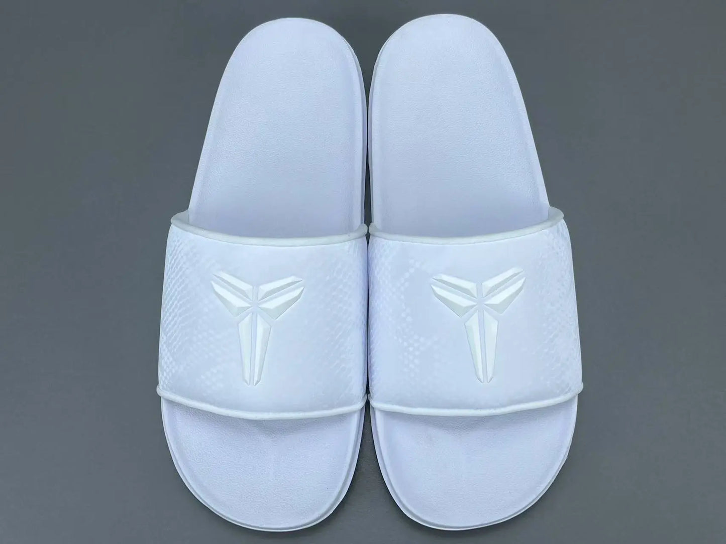 Nike Kobe Offcourt Slide Triple White comfortable basketball slides casual sportswear footwear