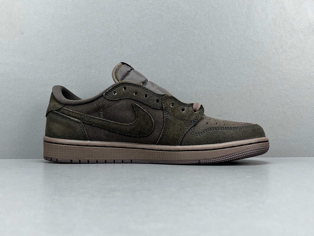 "Jordan 1 Retro Low OG SP x Travis Scott Velvet Brown – low-top sneaker with reverse Swoosh, suede upper in brown tones, and vintage-inspired details."