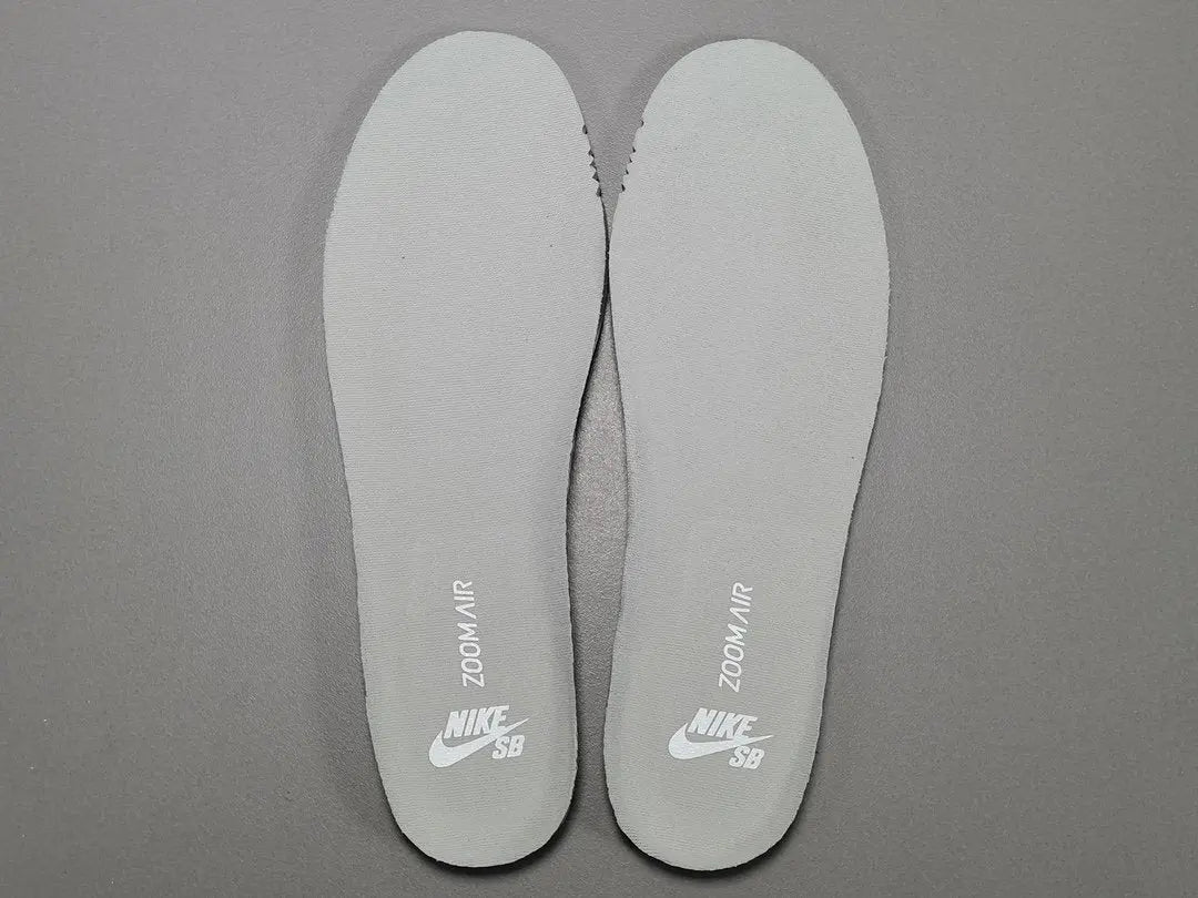 Nike SB Dunk Low Summit White Wolf Grey sneaker premium leather suede limited edition skate shoe