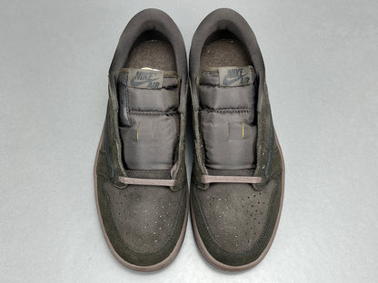 "Jordan 1 Retro Low OG SP x Travis Scott Velvet Brown – low-top sneaker with reverse Swoosh, suede upper in brown tones, and vintage-inspired details."