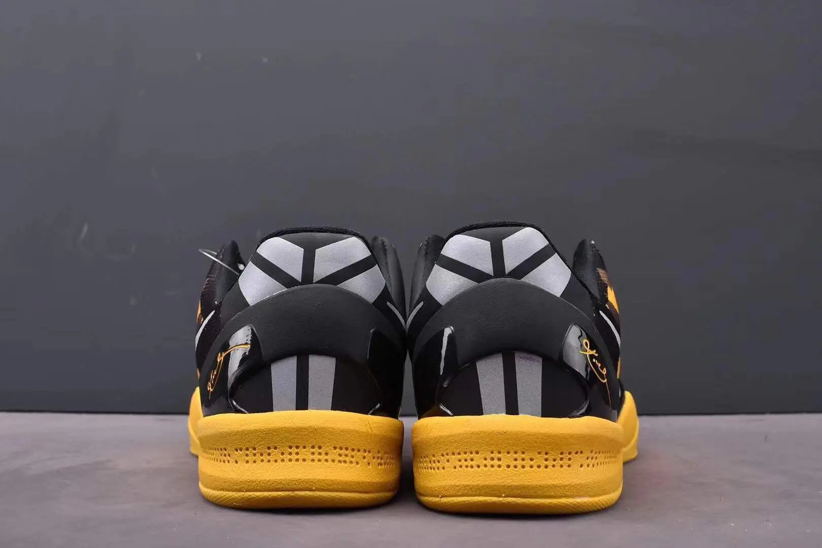 Nike Kobe 8 Sulfur basketball shoes bright yellow performance low-top design
