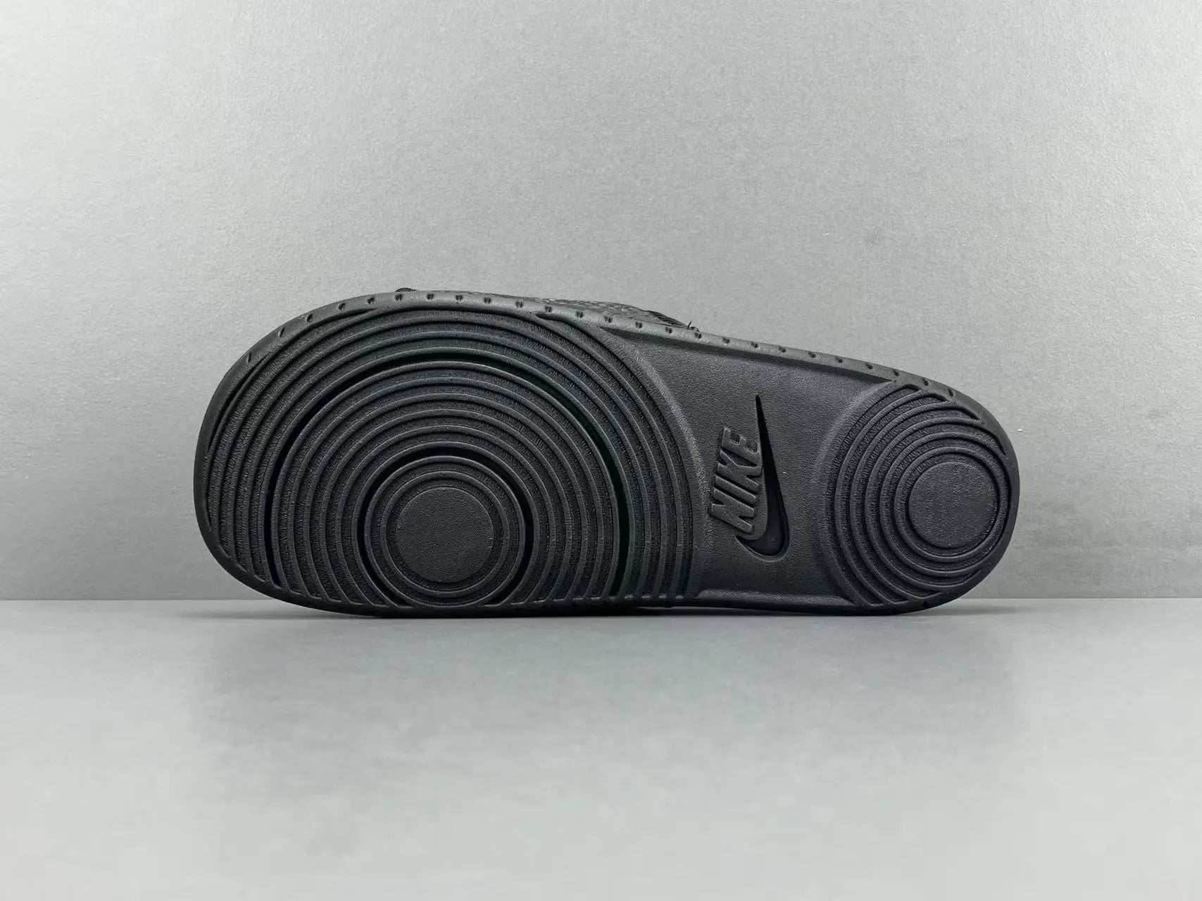 Nike Kobe Offcourt Slide Black comfortable basketball slides casual sportswear footwear mens
