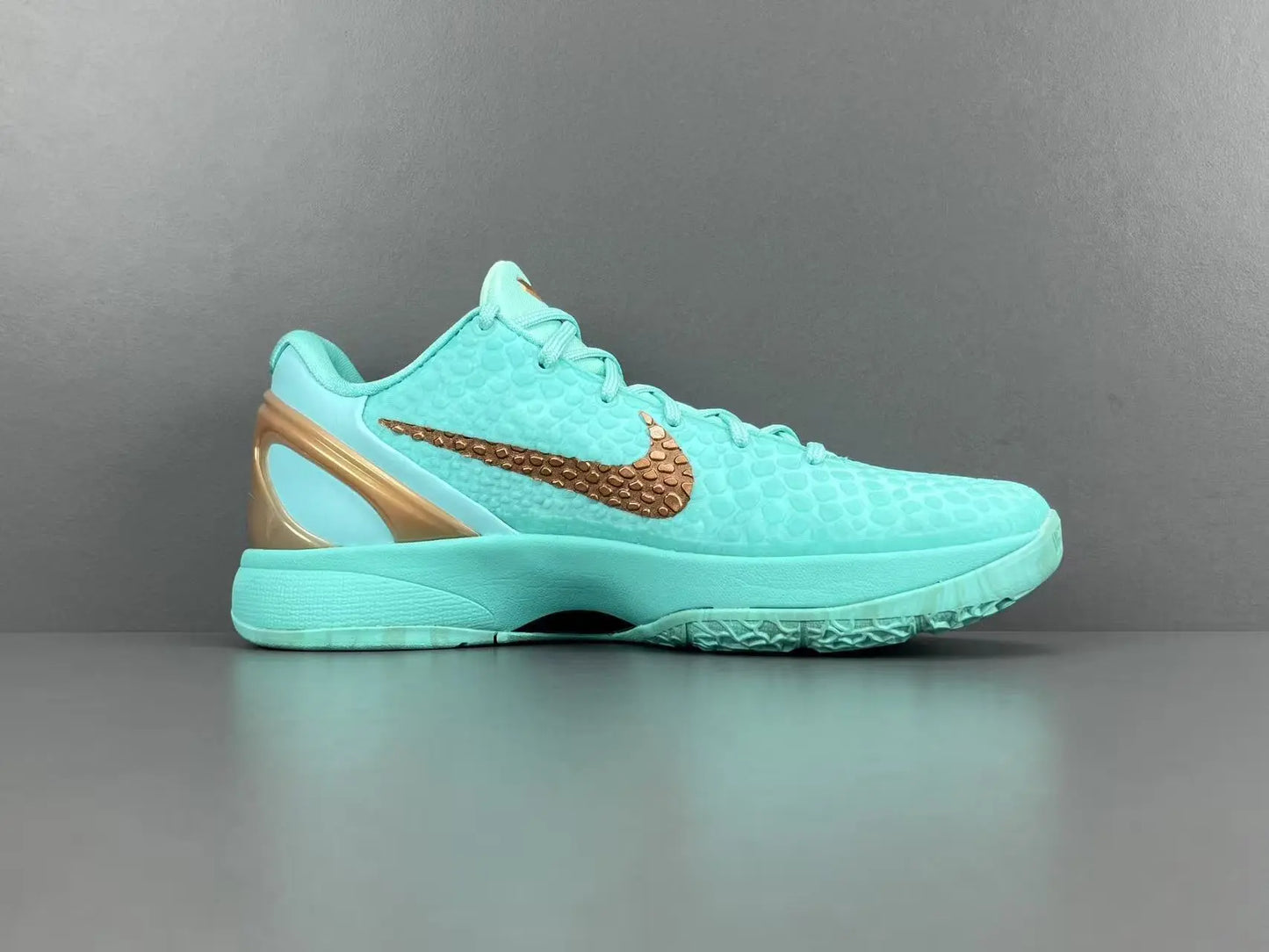 Nike Kobe 6 Protro Jalen Brunson Statue of Liberty basketball shoes green and metallic design
