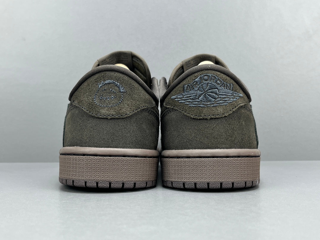 "Jordan 1 Retro Low OG SP x Travis Scott Velvet Brown – low-top sneaker with reverse Swoosh, suede upper in brown tones, and vintage-inspired details."