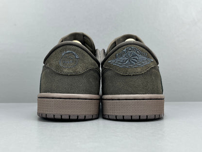 "Jordan 1 Retro Low OG SP x Travis Scott Velvet Brown – low-top sneaker with reverse Swoosh, suede upper in brown tones, and vintage-inspired details."