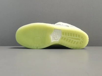 Nike SB Dunk Low Mummy glow in the dark tearaway sneaker limited

