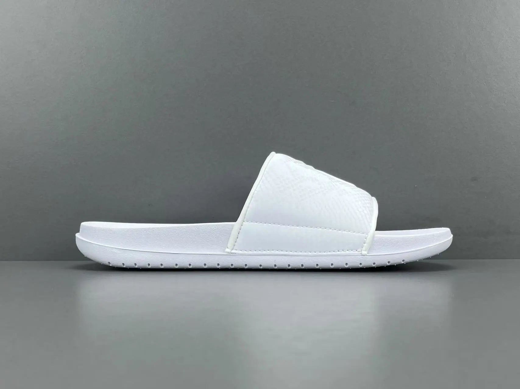 Nike Kobe Offcourt Slide Triple White comfortable basketball slides casual sportswear footwear