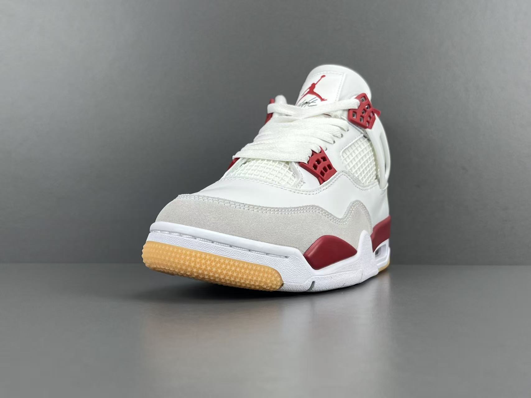 Jordan 4 SB Varsity Red sneakers premium skateboarding basketball shoes