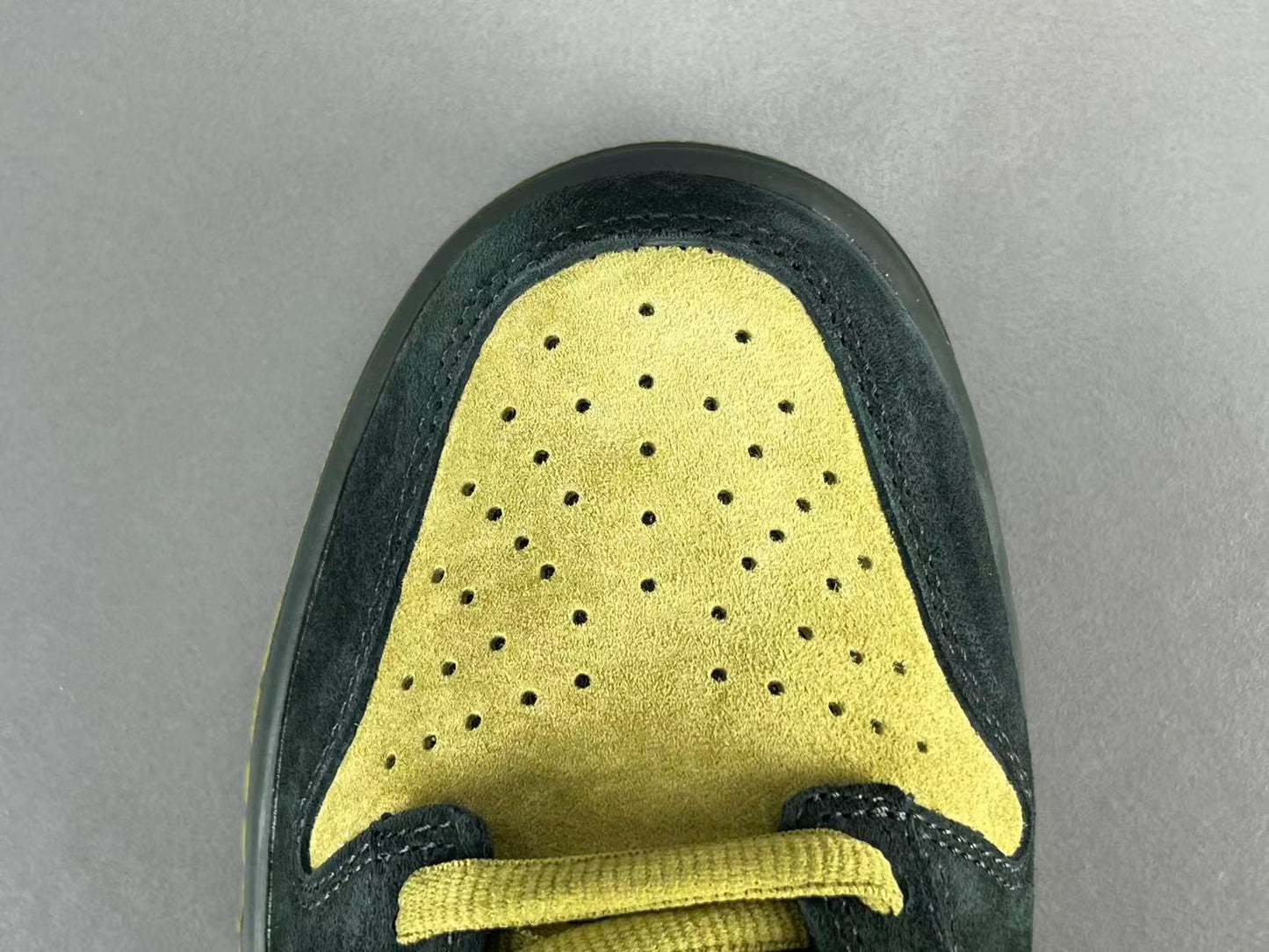 Nike SB Dunk Low x Supreme 94 Camper Green sneaker premium leather
