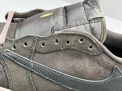 "Jordan 1 Retro Low OG SP x Travis Scott Velvet Brown – low-top sneaker with reverse Swoosh, suede upper in brown tones, and vintage-inspired details."