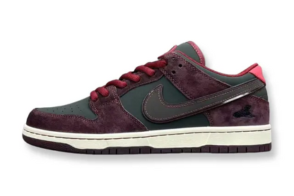 Nike SB Dunk Low Riot Skateshop collaboration skate shoes premium leather