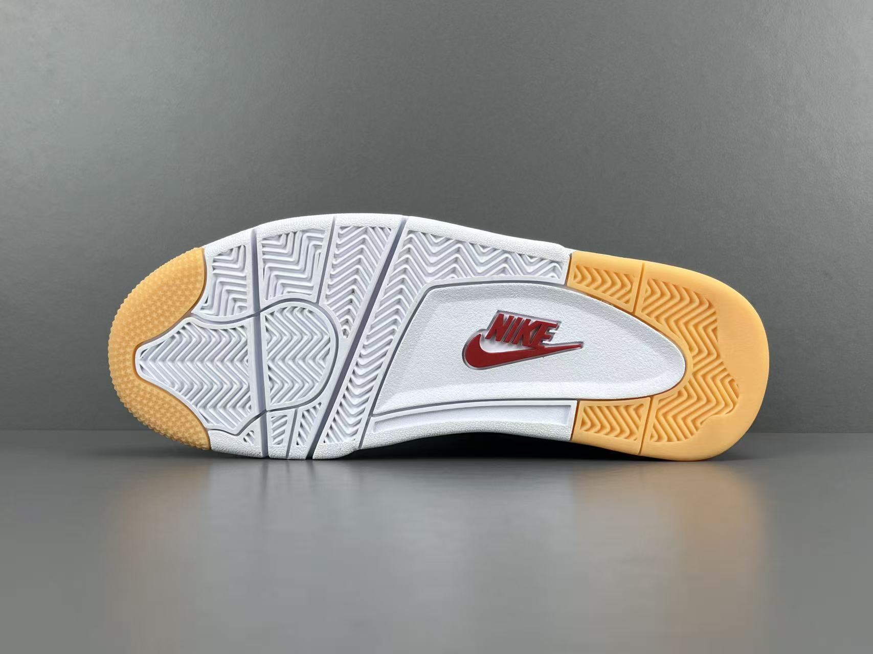 Jordan 4 SB Varsity Red sneakers premium skateboarding basketball shoes