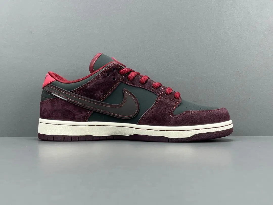 Nike SB Dunk Low Riot Skateshop collaboration skate shoes premium leather