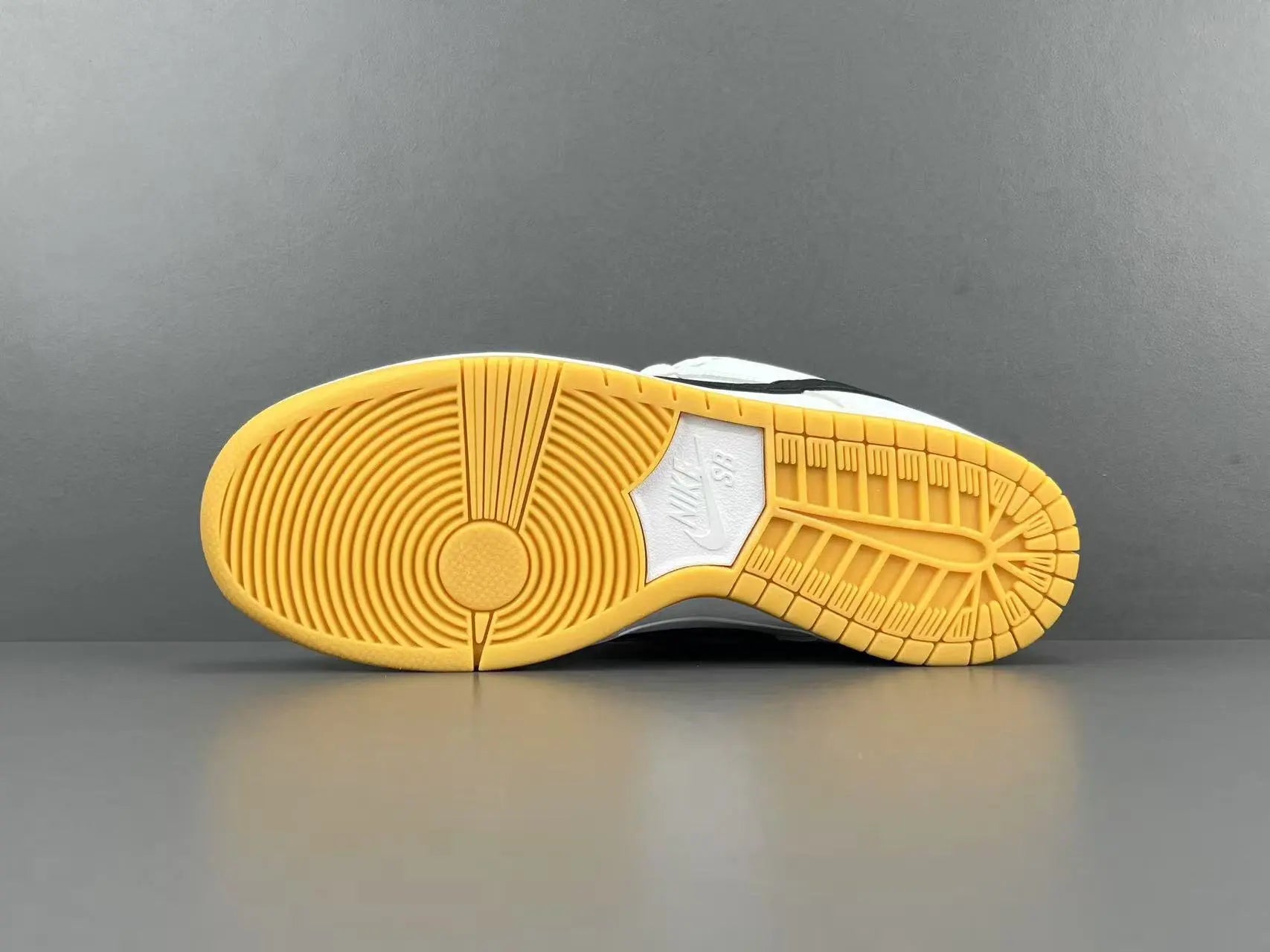 Nike SB Dunk Low White Gum skate shoes premium leather gum sole