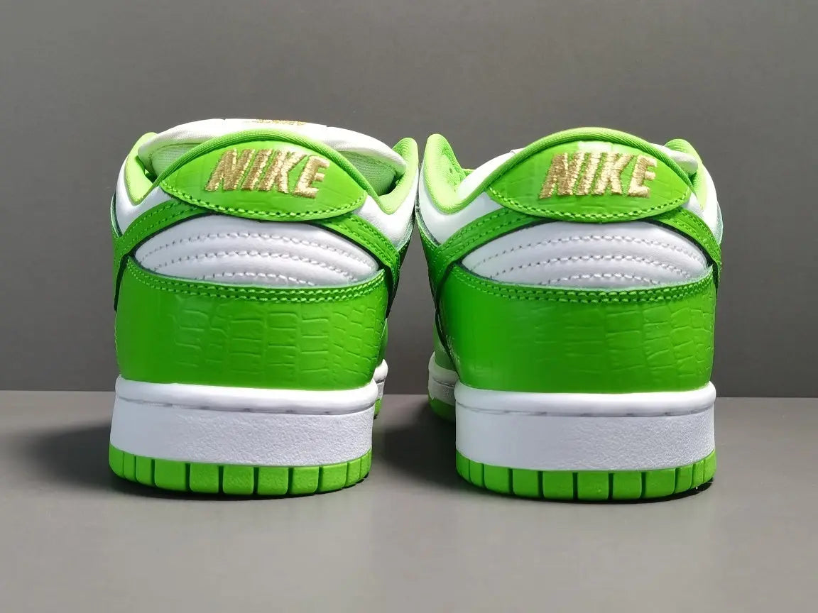 Nike SB Dunk Low Supreme Stars Mean Green skate shoes premium leather