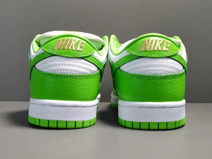 Nike SB Dunk Low Supreme Stars Mean Green skate shoes premium leather
