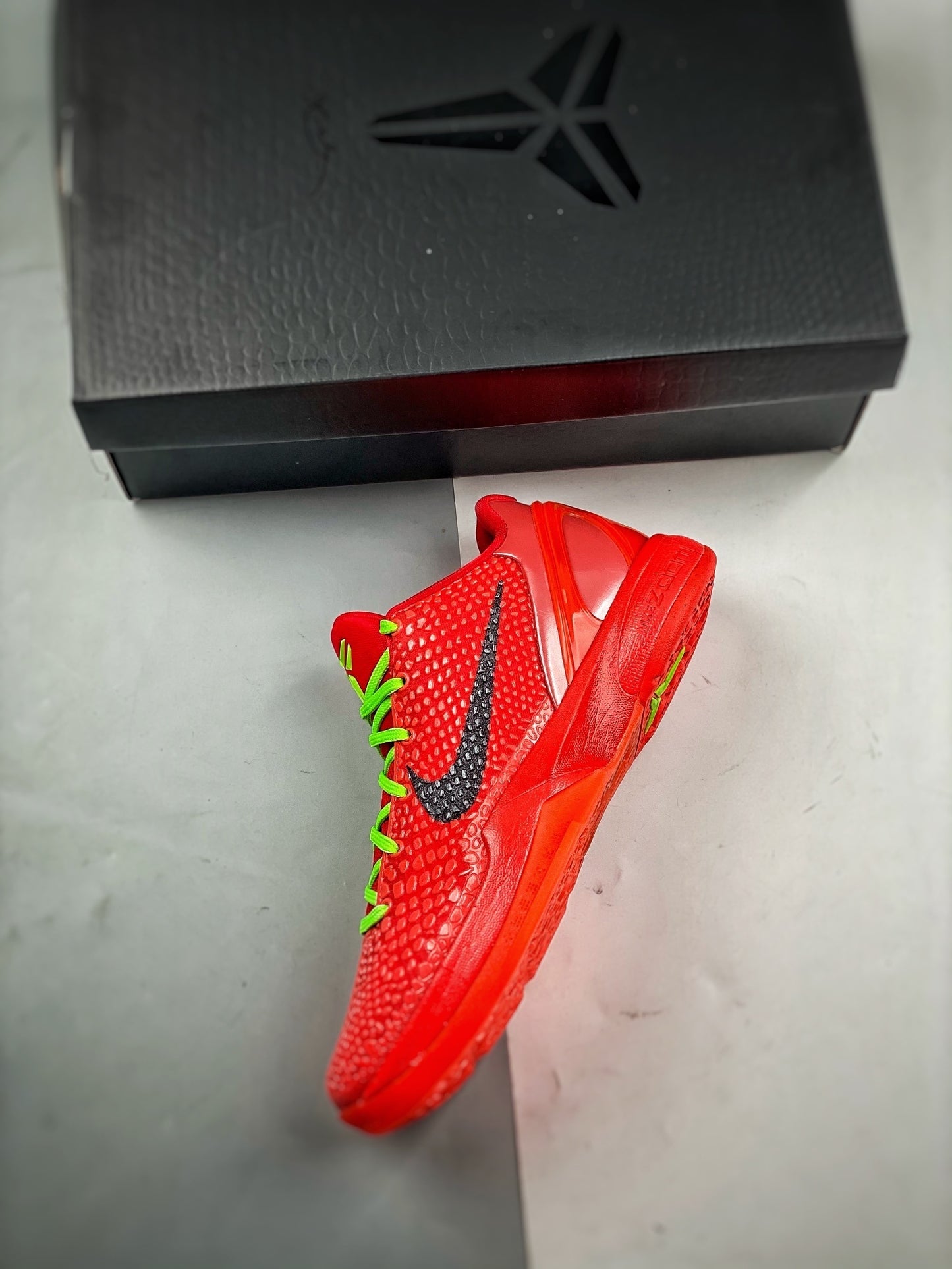 Nike Kobe 6 Protro Reverse Grinch basketball shoes green and black festive design
