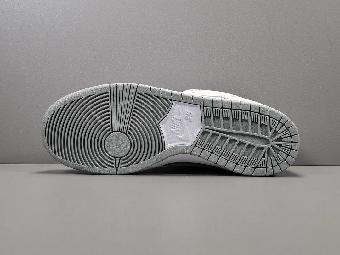 Nike SB Dunk Low Summit White Wolf Grey sneaker premium leather suede limited edition skate shoe