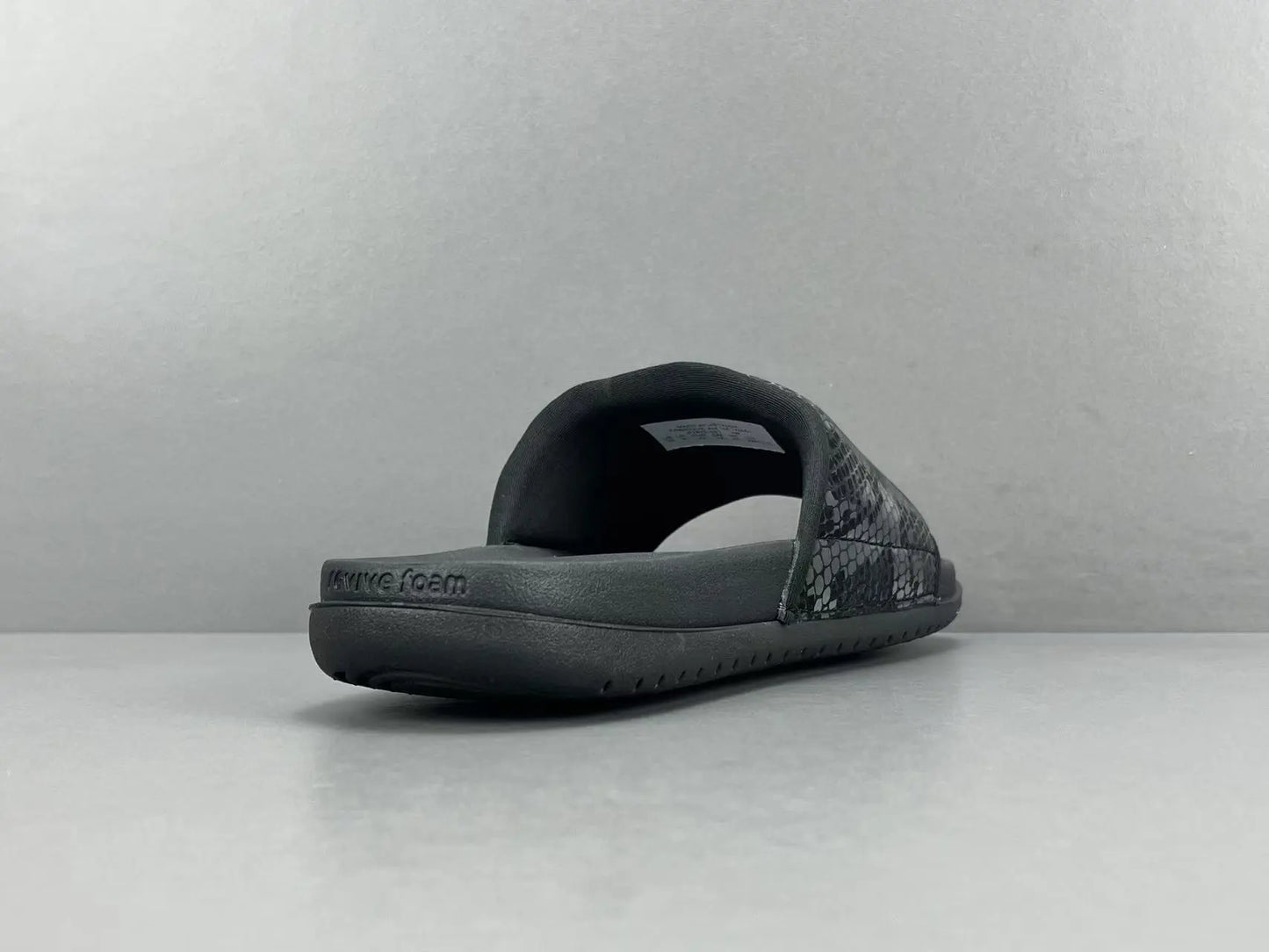 Nike Kobe Offcourt Slide Black comfortable basketball slides casual sportswear footwear mens
