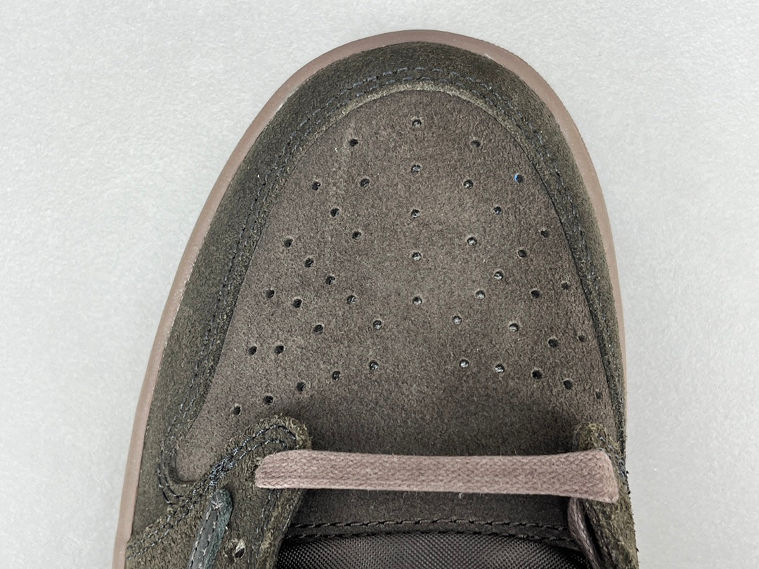 "Jordan 1 Retro Low OG SP x Travis Scott Velvet Brown – low-top sneaker with reverse Swoosh, suede upper in brown tones, and vintage-inspired details."