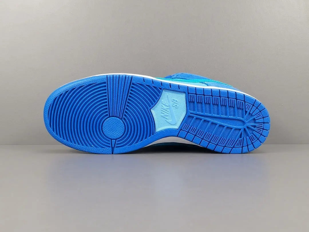 Nike SB Dunk Blue Raspberry low top skate sneaker side view