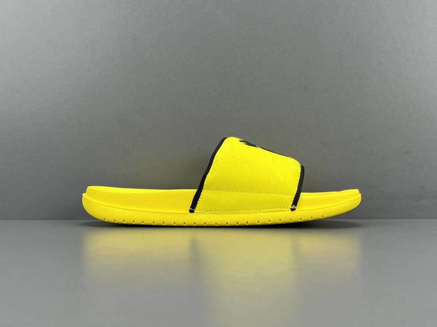 Nike Kobe Offcourt Slide Lightning yellow comfortable basketball slides casual sportswear footwear