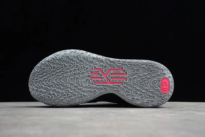 Nike Kyrie 7 x Pixel Camo basketball shoes – low-top sneakers with pixel camouflage design, Zoom Air cushioning, and court performance