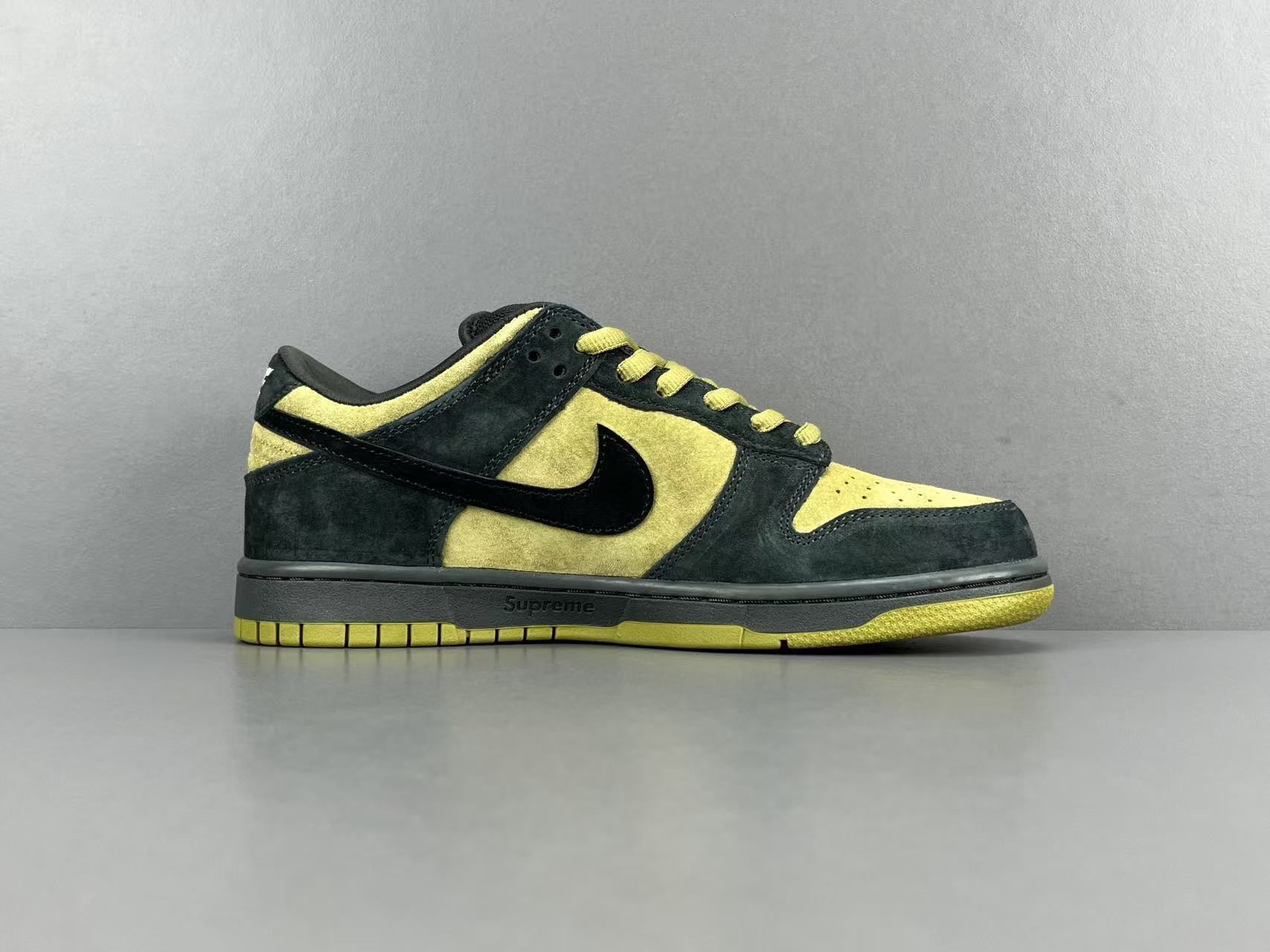 Nike SB Dunk Low x Supreme 94 Camper Green sneaker premium leather
