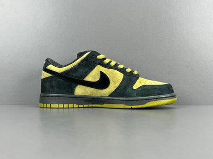 Nike SB Dunk Low x Supreme 94 Camper Green sneaker premium leather
